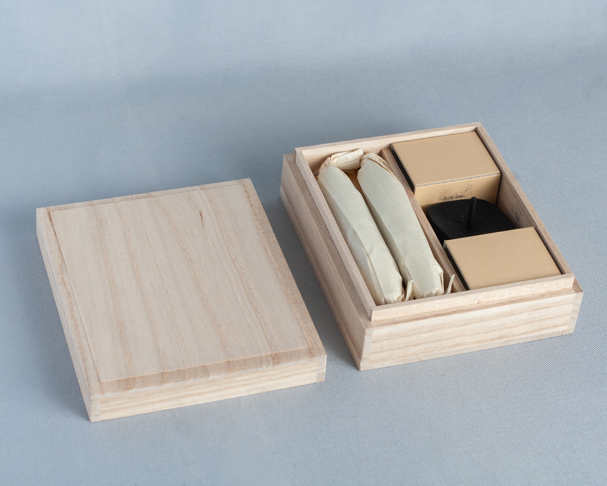 Takazawa Candle Set of TOHAKU  with 1 Candle Stand KOMA